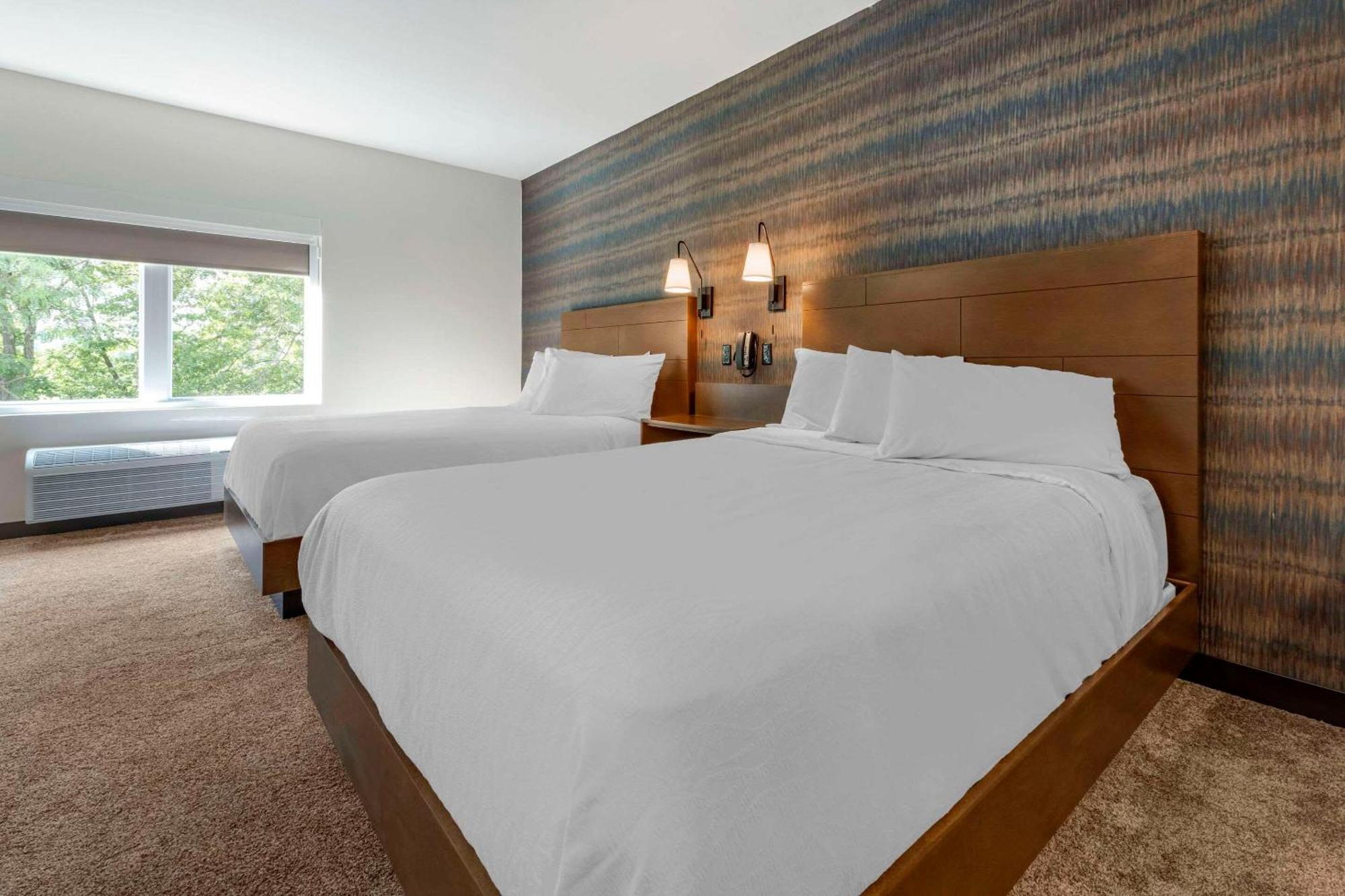 เดอะแครนเบอร์รี, แอสเซนด์ โฮเทล คอลเล็กชั่น Hotel มอร์แกนทาวน์ ภายนอก รูปภาพ