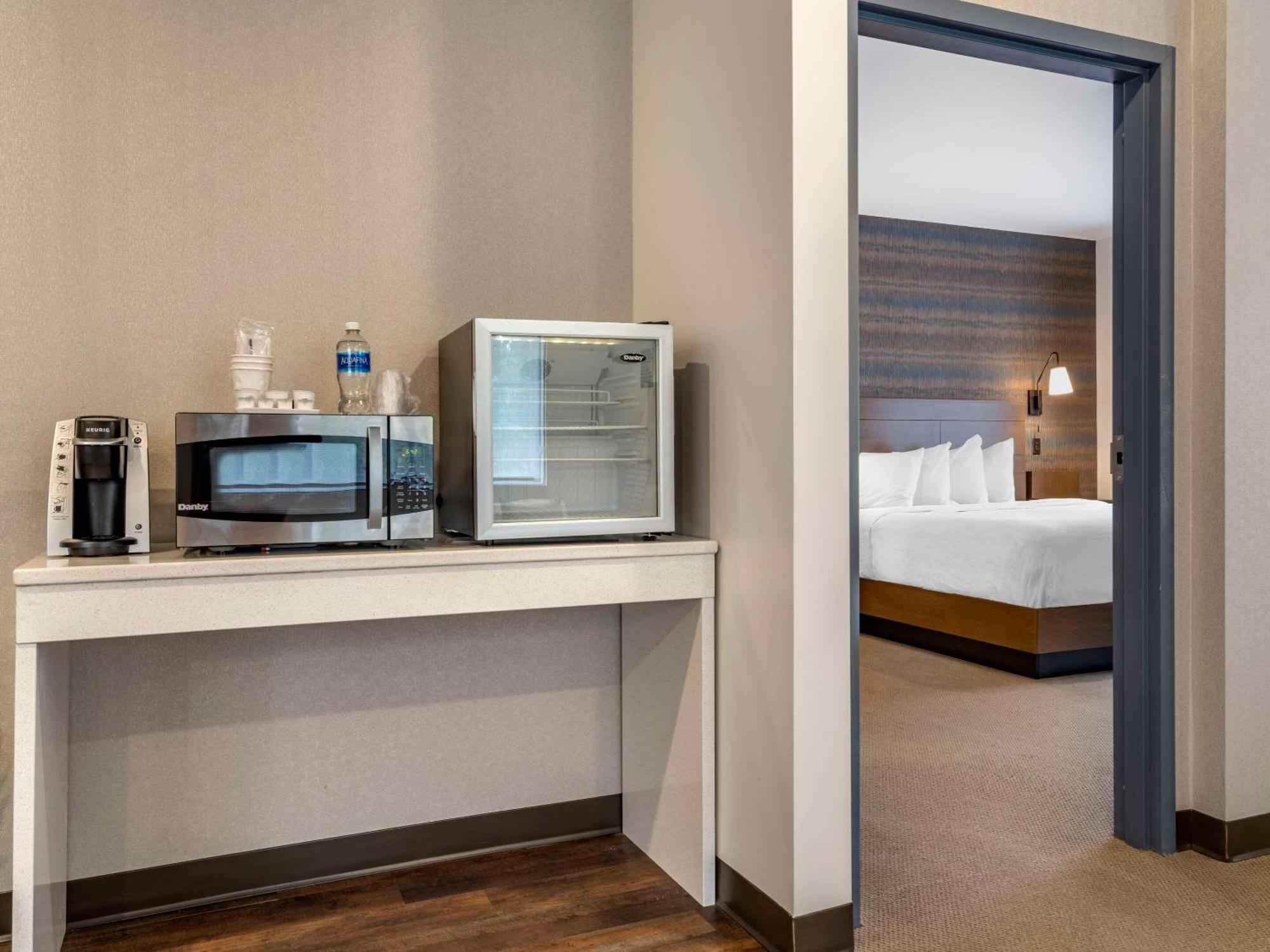 เดอะแครนเบอร์รี, แอสเซนด์ โฮเทล คอลเล็กชั่น Hotel มอร์แกนทาวน์ ภายนอก รูปภาพ