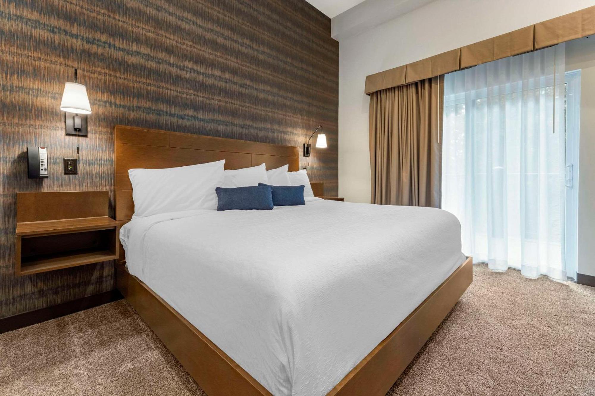 เดอะแครนเบอร์รี, แอสเซนด์ โฮเทล คอลเล็กชั่น Hotel มอร์แกนทาวน์ ภายนอก รูปภาพ
